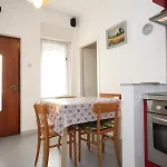 Apartman With A Parking Space - 7125 Umag