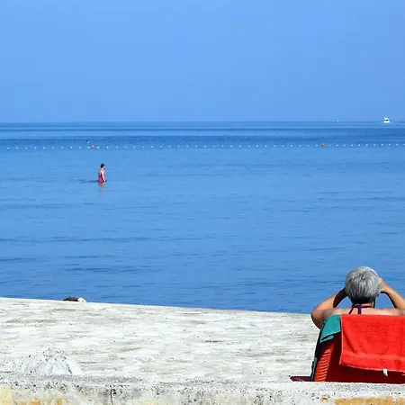 Apartman With A Parking Space - 7125