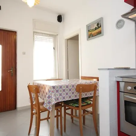Apartman With A Parking Space - 7125 Umag
